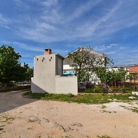 Nena Apartment Sukosan Luaran gambar