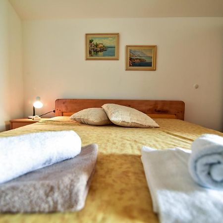 Nena Apartment Sukosan Luaran gambar