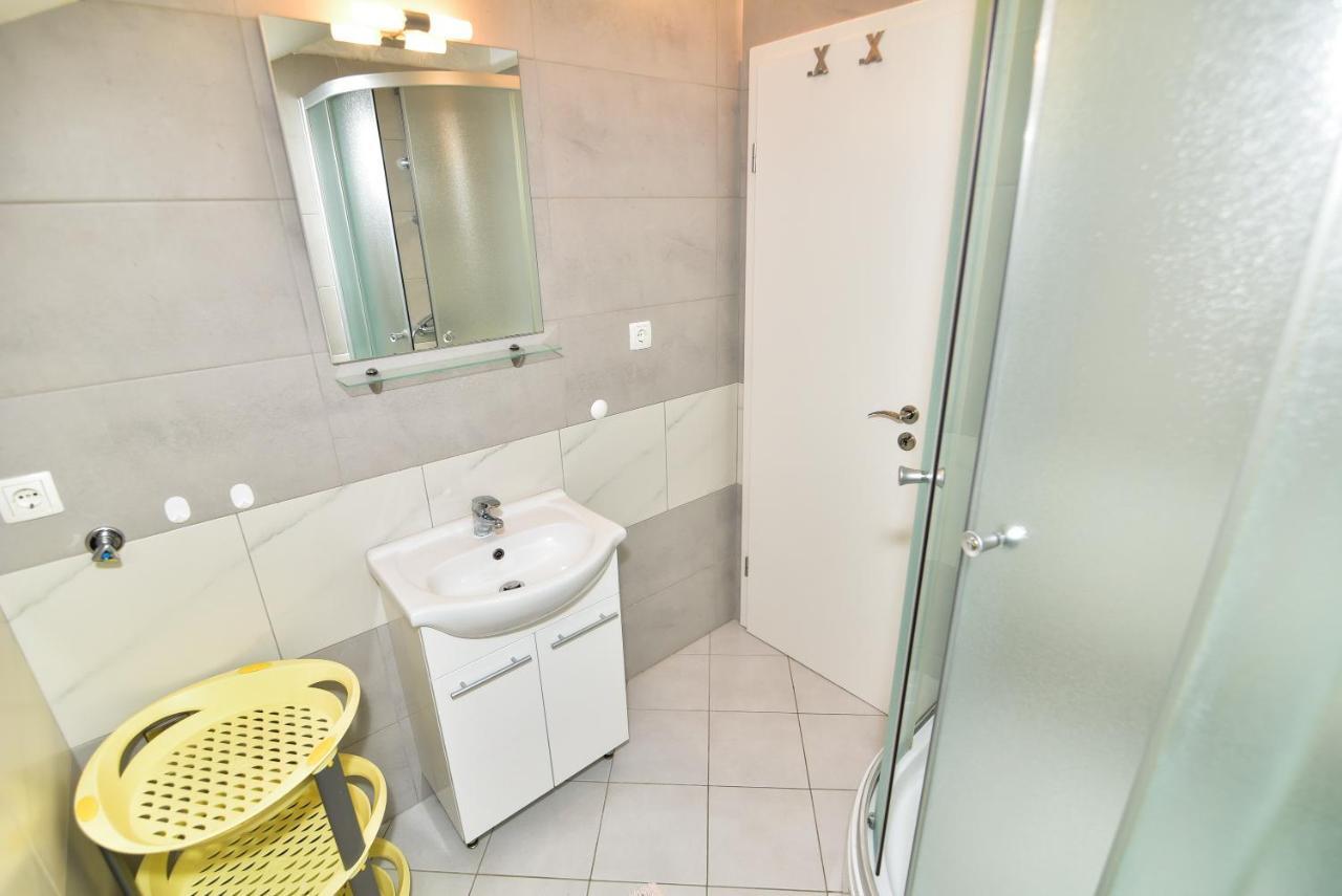 Nena Apartment Sukosan Luaran gambar