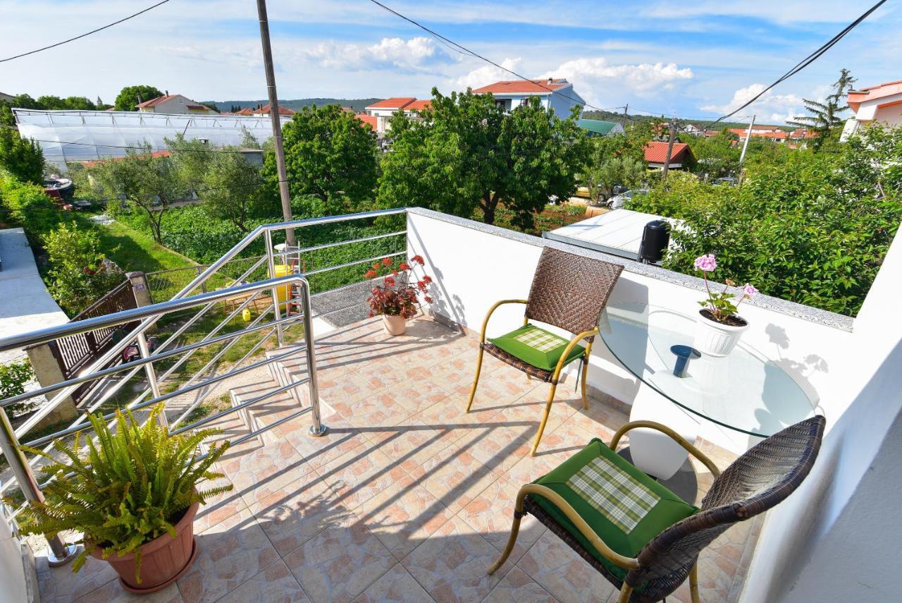 Nena Apartment Sukosan Luaran gambar