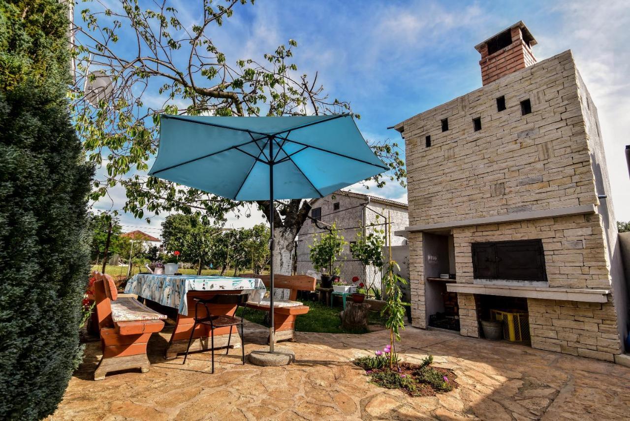 Nena Apartment Sukosan Luaran gambar