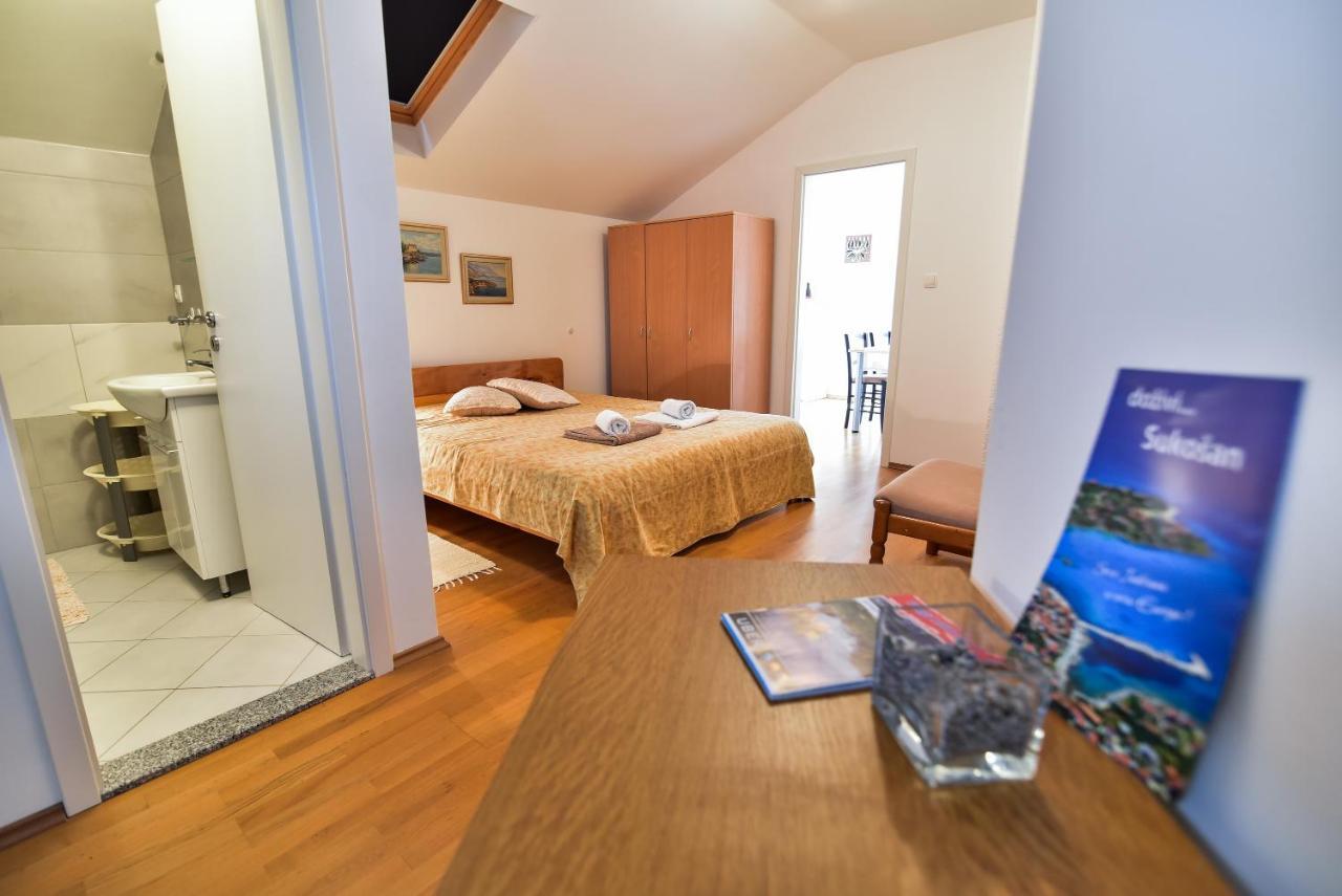 Nena Apartment Sukosan Luaran gambar