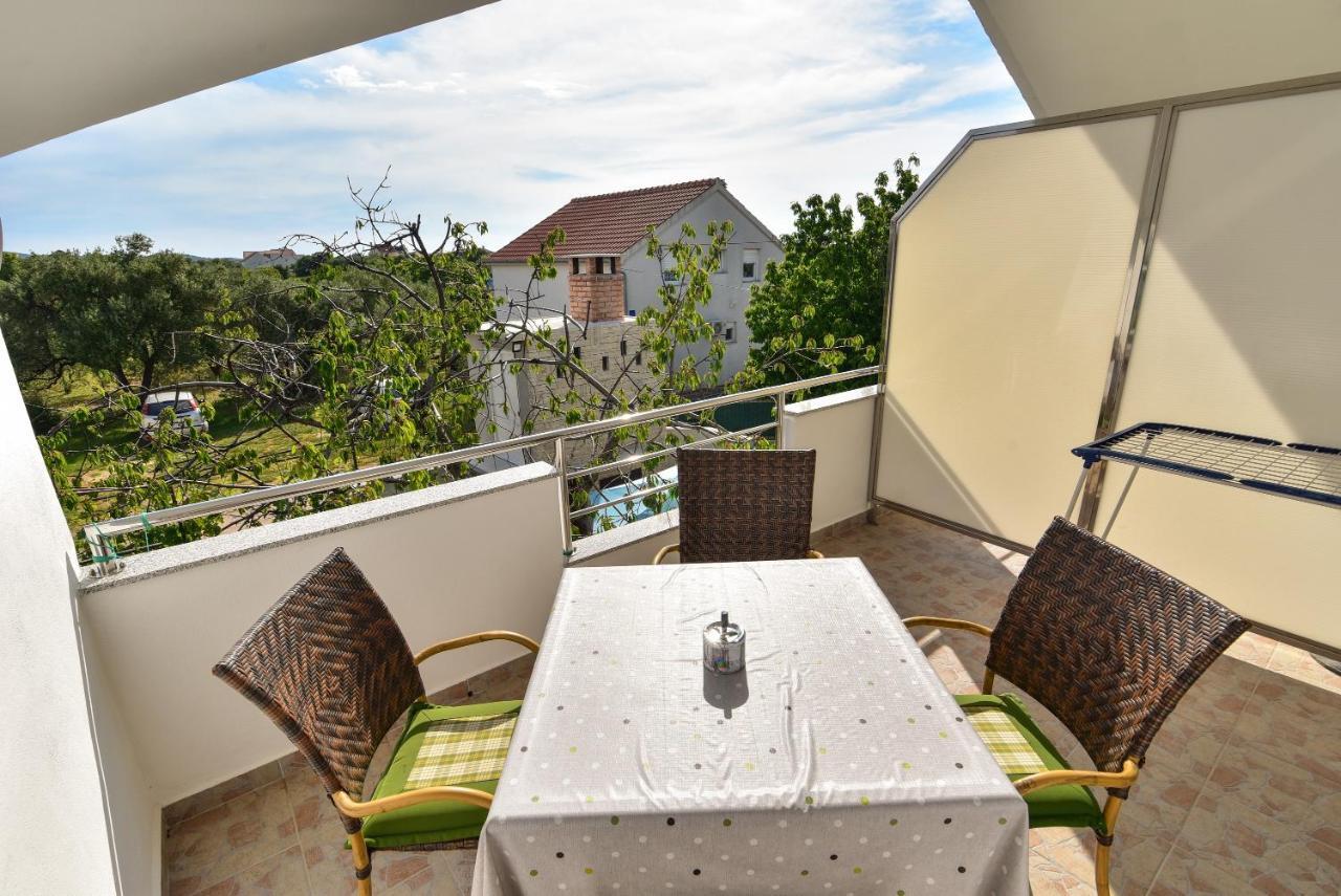 Nena Apartment Sukosan Luaran gambar