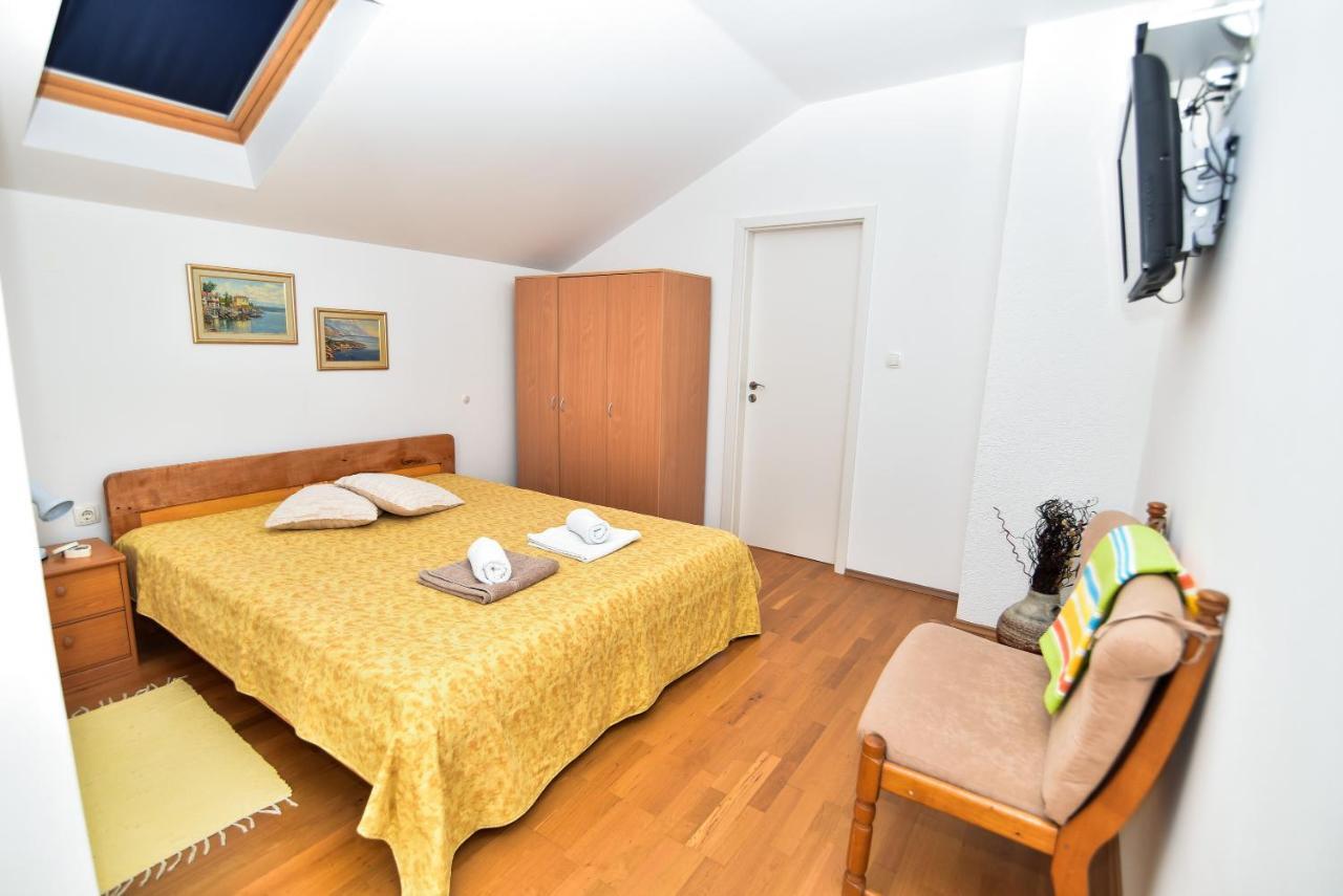 Nena Apartment Sukosan Luaran gambar