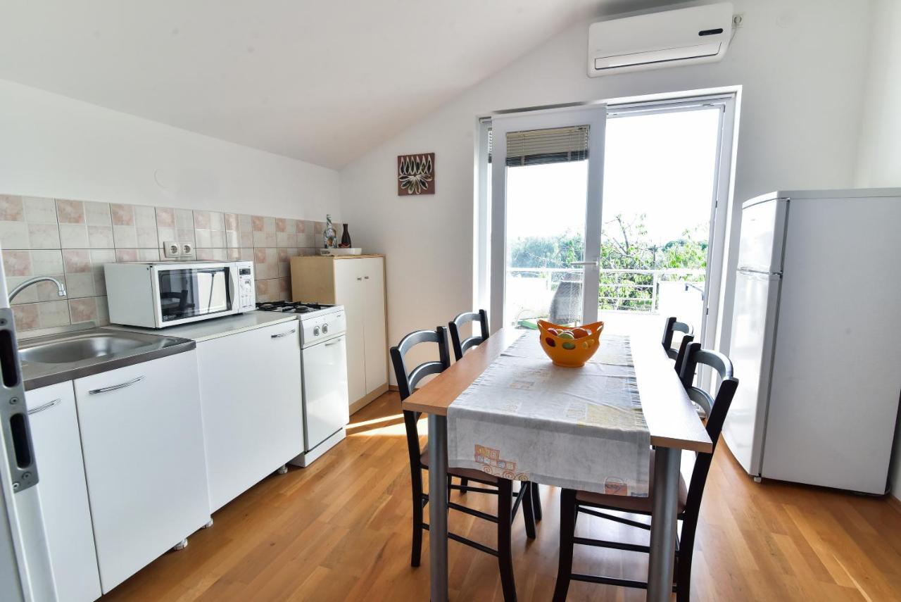 Nena Apartment Sukosan Luaran gambar