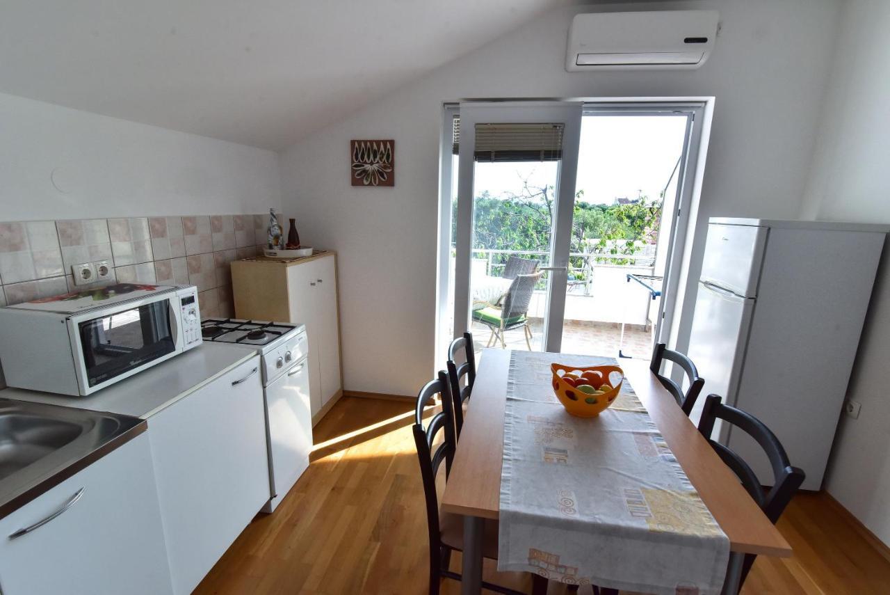 Nena Apartment Sukosan Luaran gambar