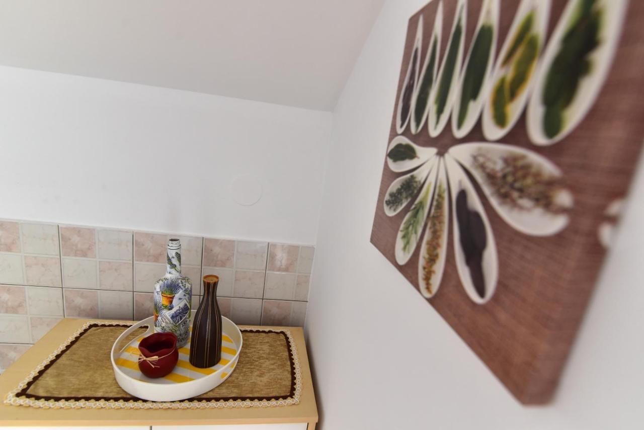 Nena Apartment Sukosan Luaran gambar