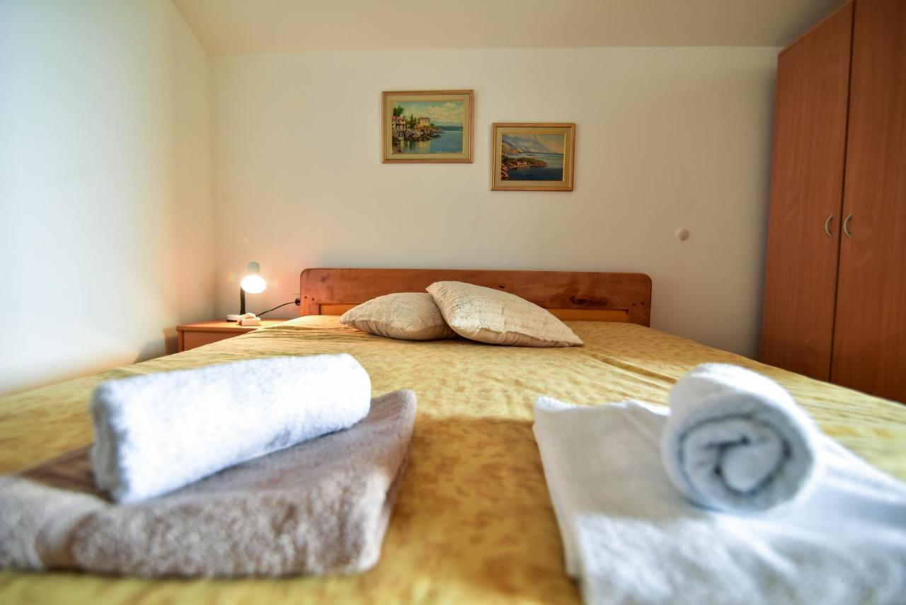 Nena Apartment Sukosan Luaran gambar
