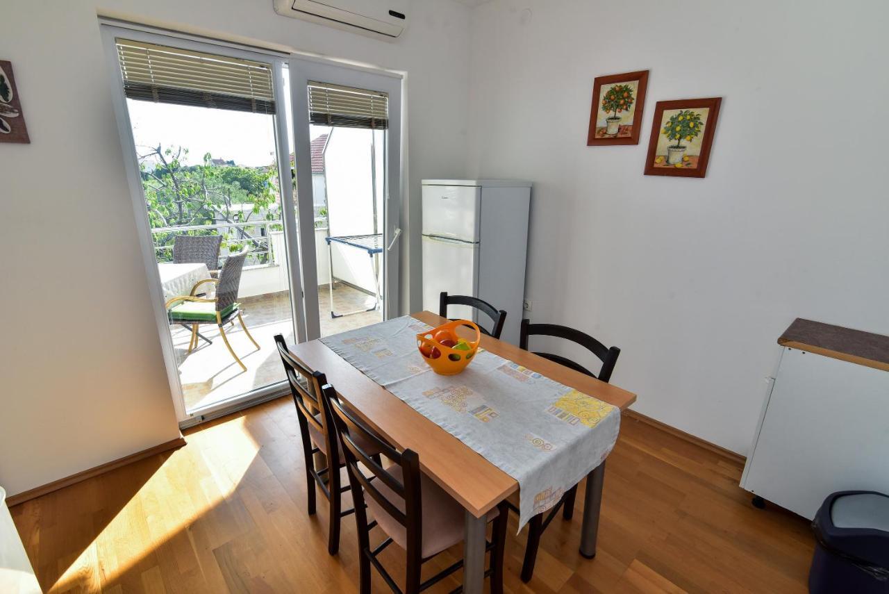 Nena Apartment Sukosan Luaran gambar