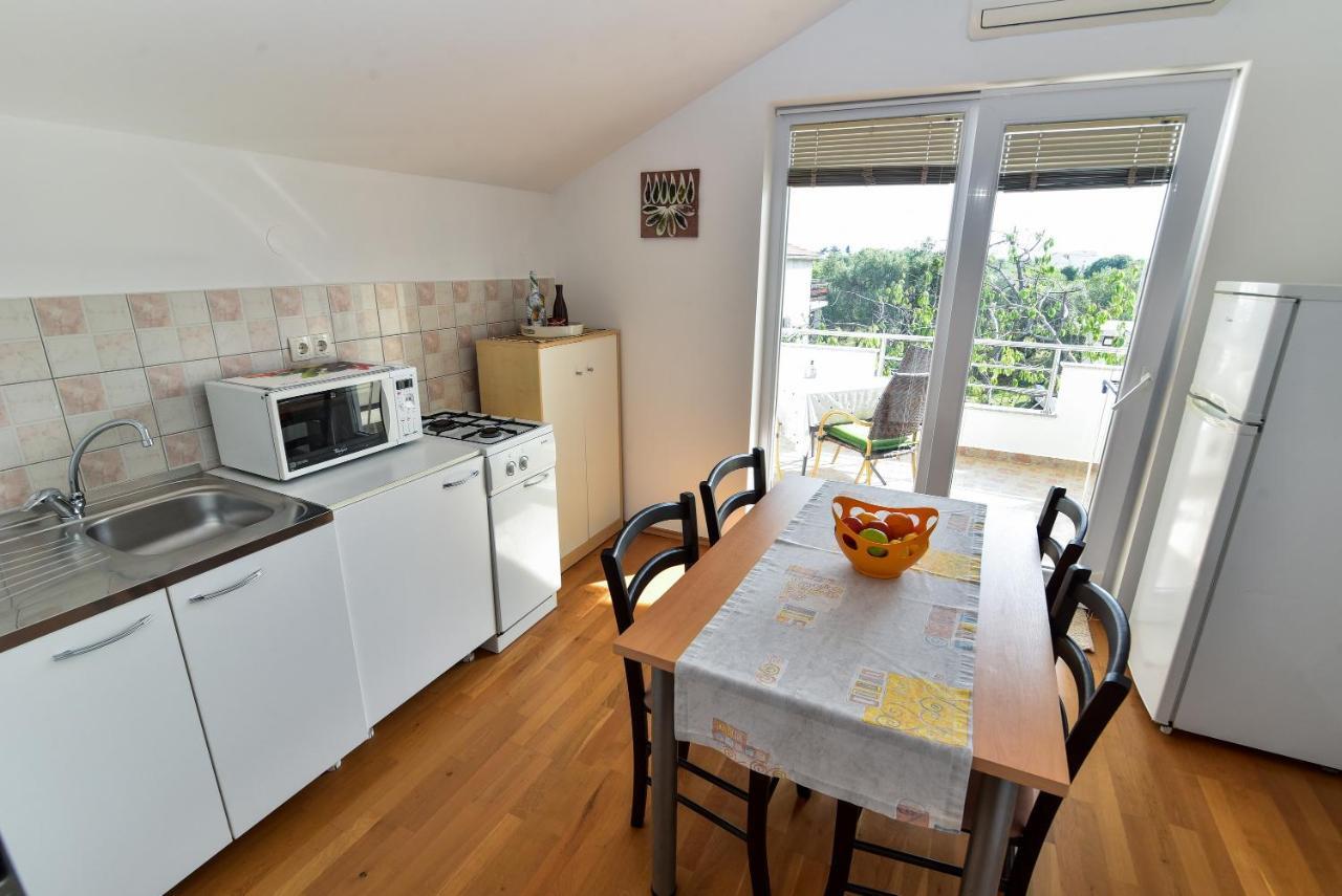 Nena Apartment Sukosan Luaran gambar