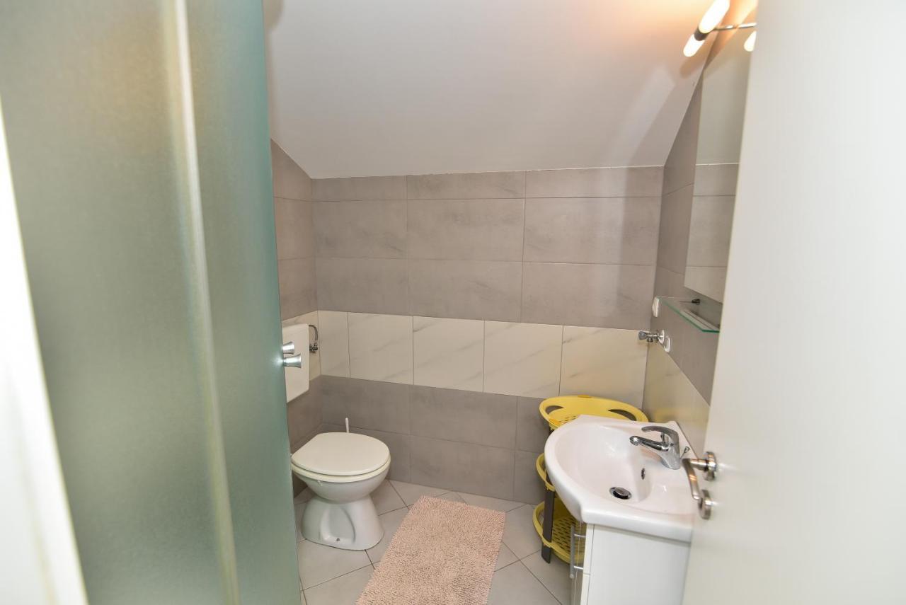 Nena Apartment Sukosan Luaran gambar