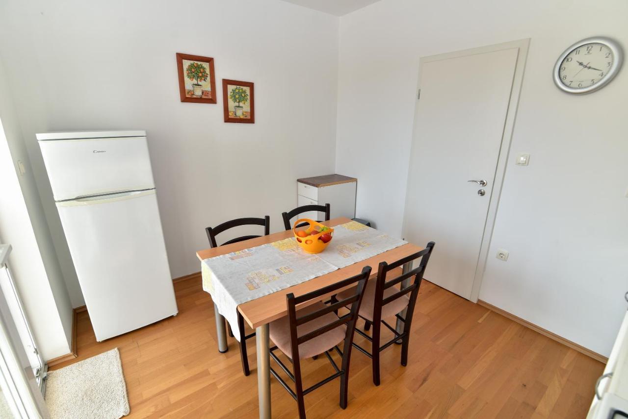 Nena Apartment Sukosan Luaran gambar