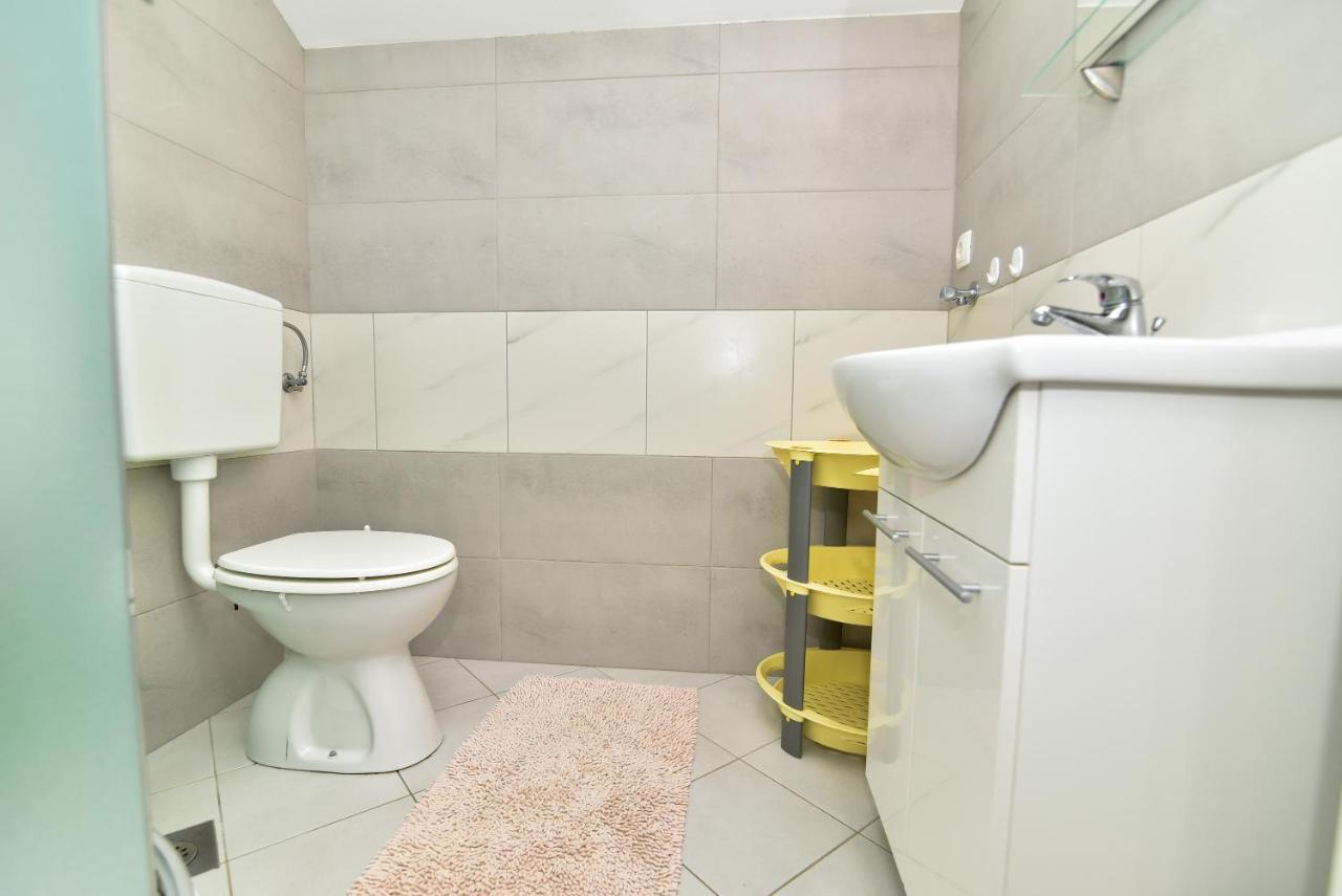 Nena Apartment Sukosan Luaran gambar