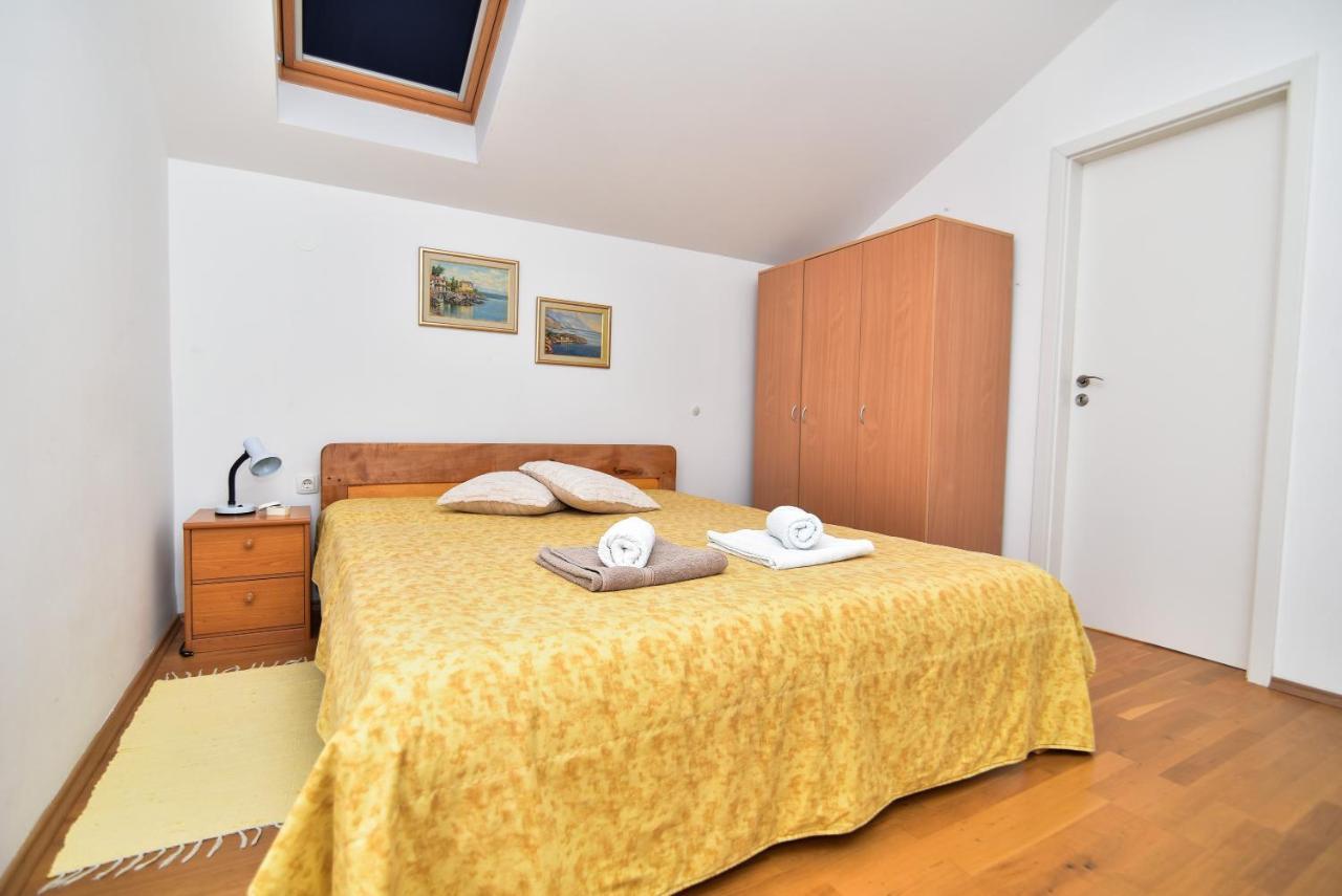 Nena Apartment Sukosan Luaran gambar