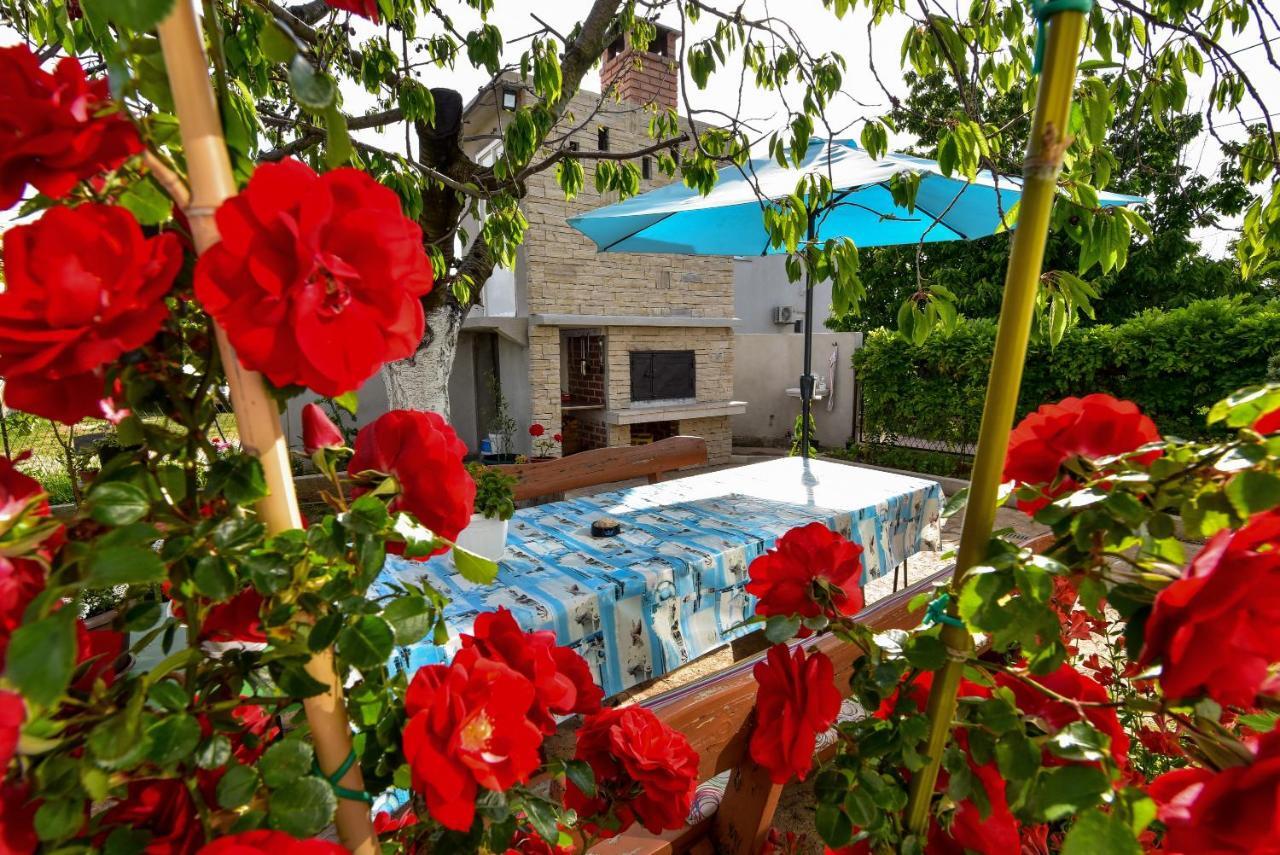 Nena Apartment Sukosan Luaran gambar