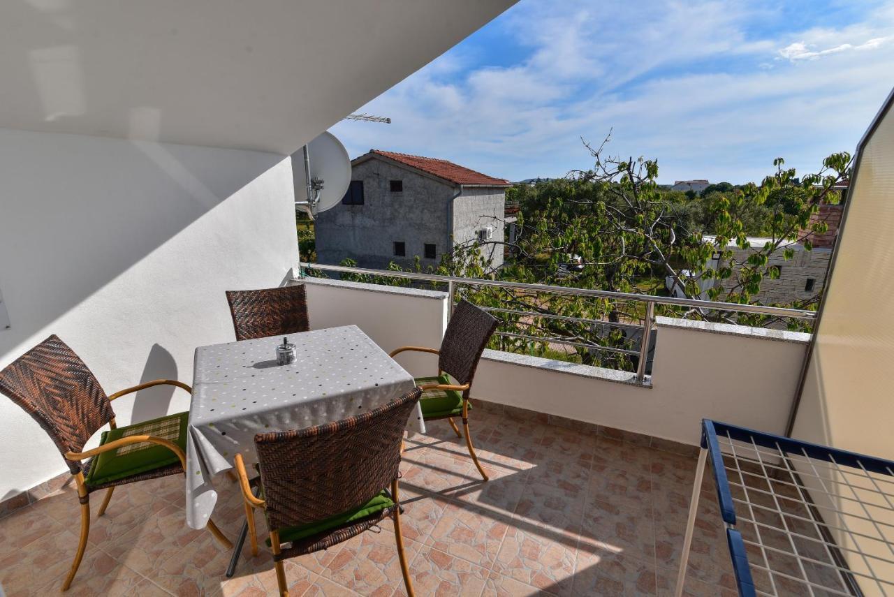 Nena Apartment Sukosan Luaran gambar