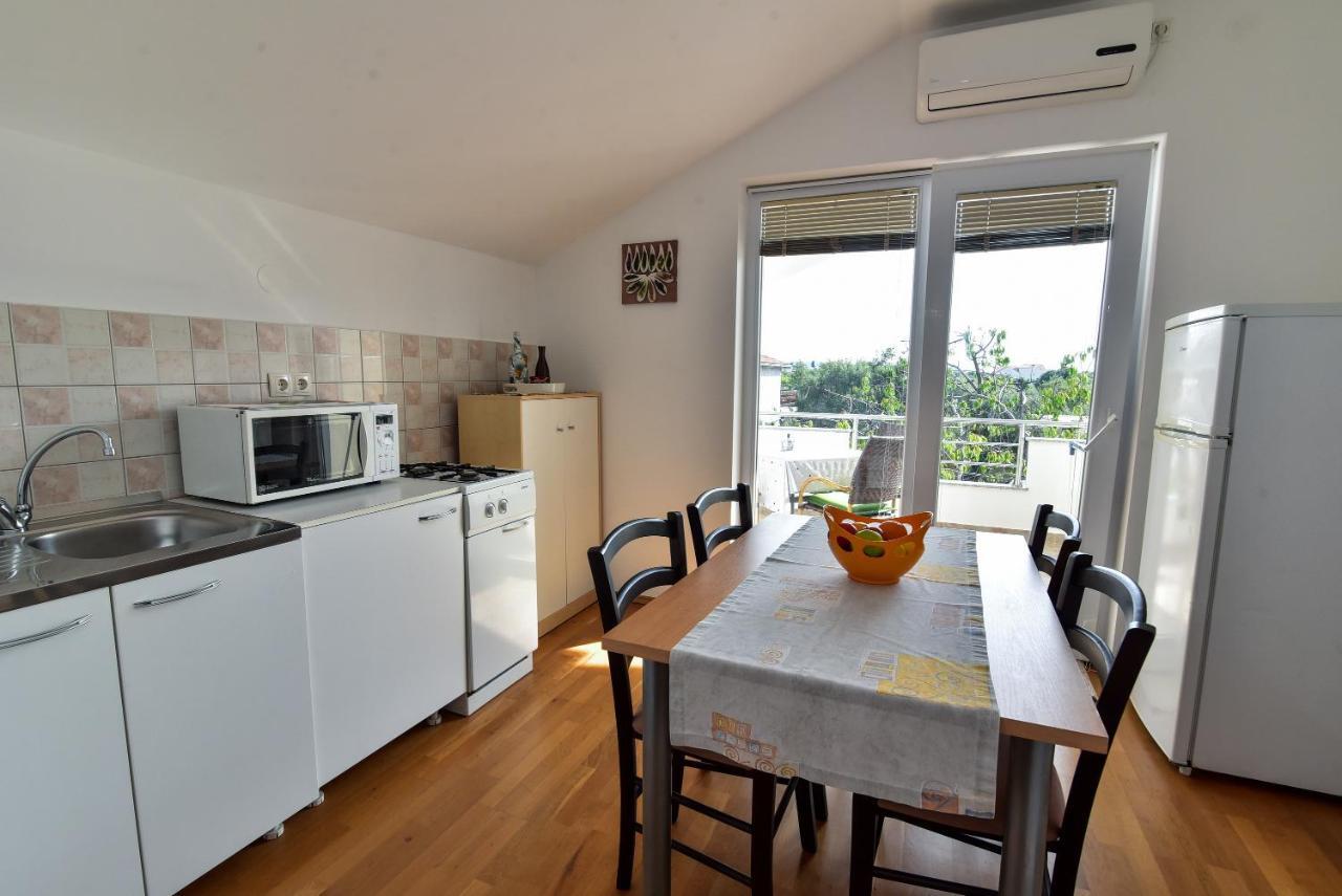 Nena Apartment Sukosan Luaran gambar