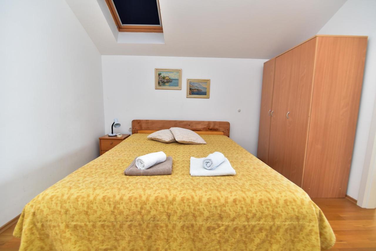 Nena Apartment Sukosan Luaran gambar